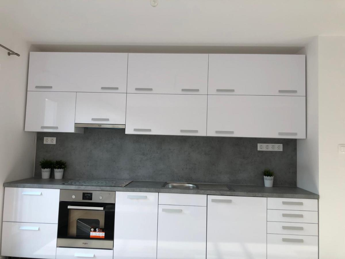 Szeged Gyoengye Delux Apartment Luaran gambar