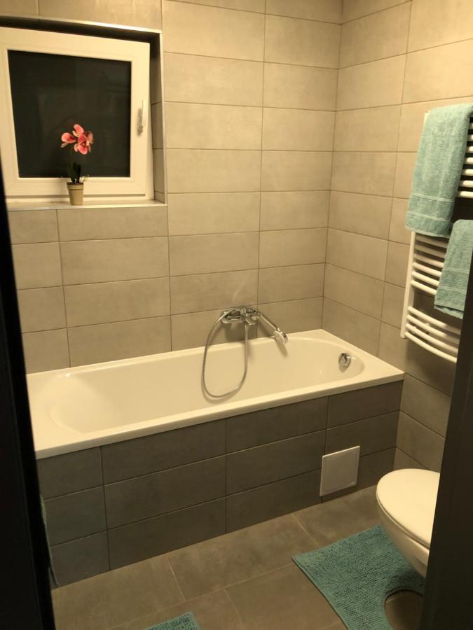 Szeged Gyoengye Delux Apartment Luaran gambar