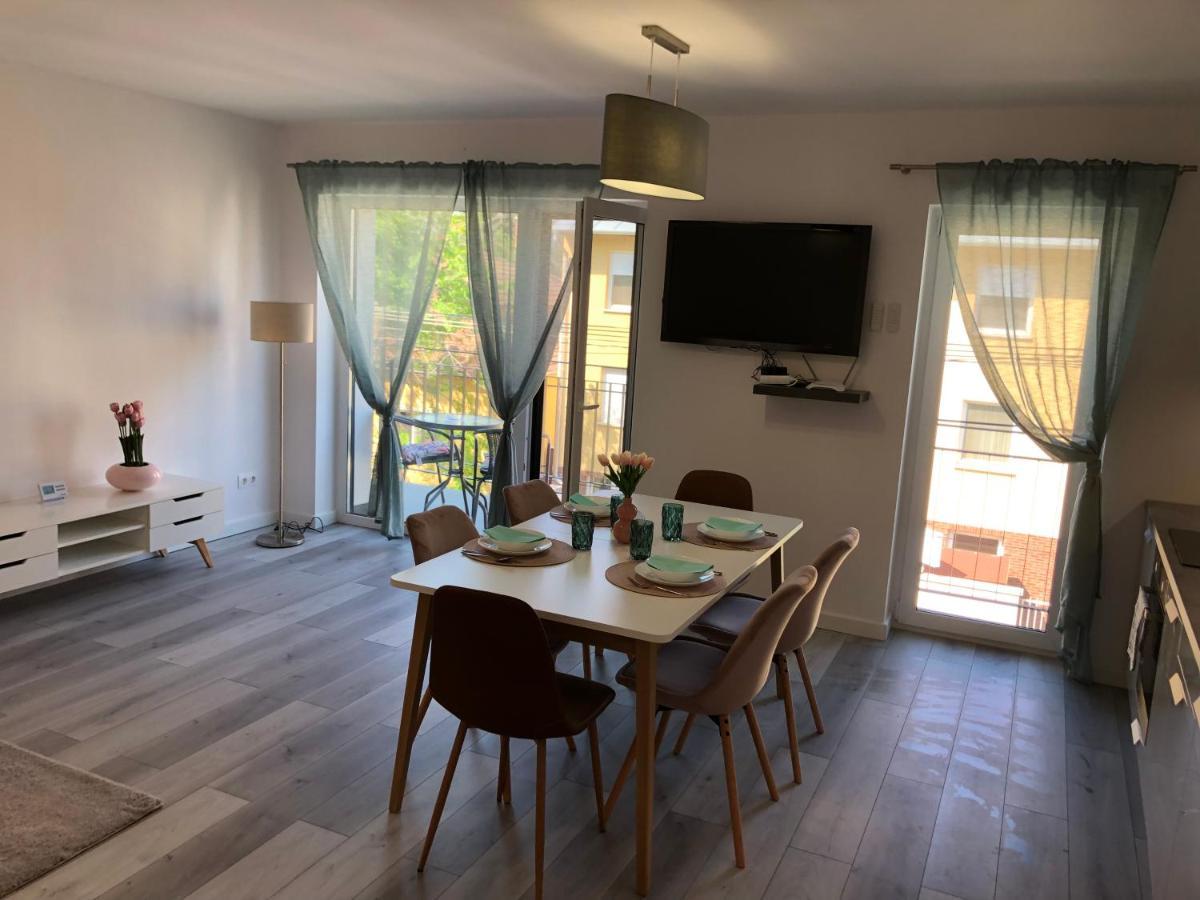 Szeged Gyoengye Delux Apartment Luaran gambar