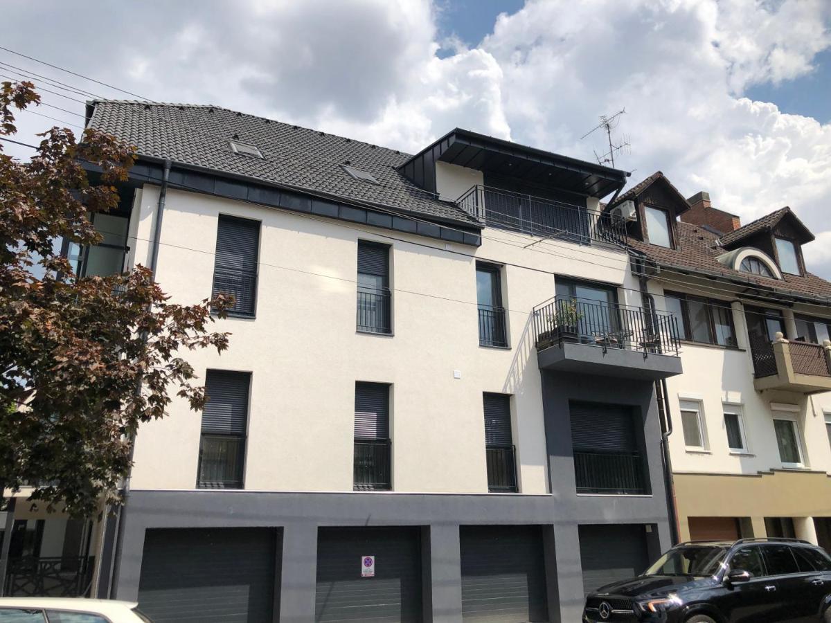 Szeged Gyoengye Delux Apartment Luaran gambar