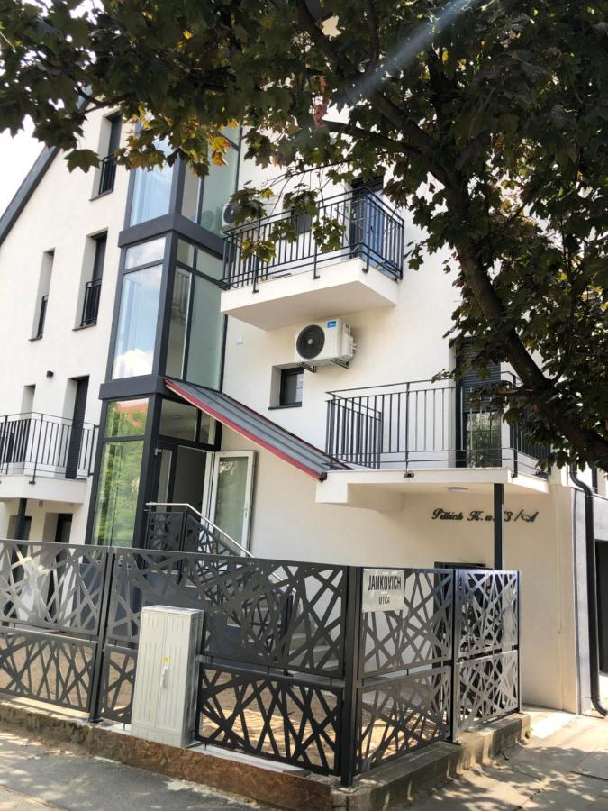 Szeged Gyoengye Delux Apartment Luaran gambar