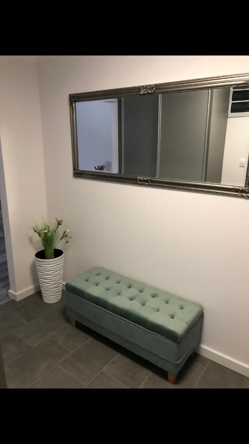Szeged Gyoengye Delux Apartment Luaran gambar